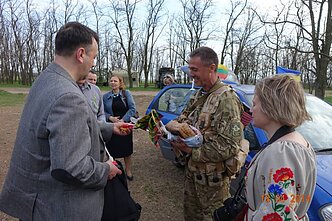 Наталия Бимбирайте c украинскими военными  (архивное фото)