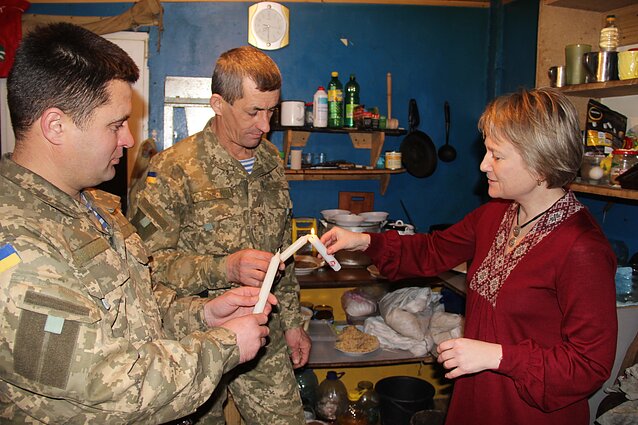 Наталия Бимбирайте c украинскими военными (архивное фото)