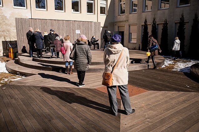 Širvintose norintieji skiepytis stojo į gyvą eilę: „AstraZeneca“ vakcinos skiepą gaus atitinkantys 2 kategorijas