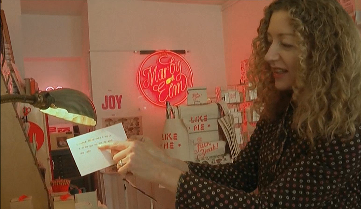 Britės idėja atvirukuose anonimiškai pasidalinti karantino nutikimais ir paslaptimis suguls į knygą: tai – lyg terapija