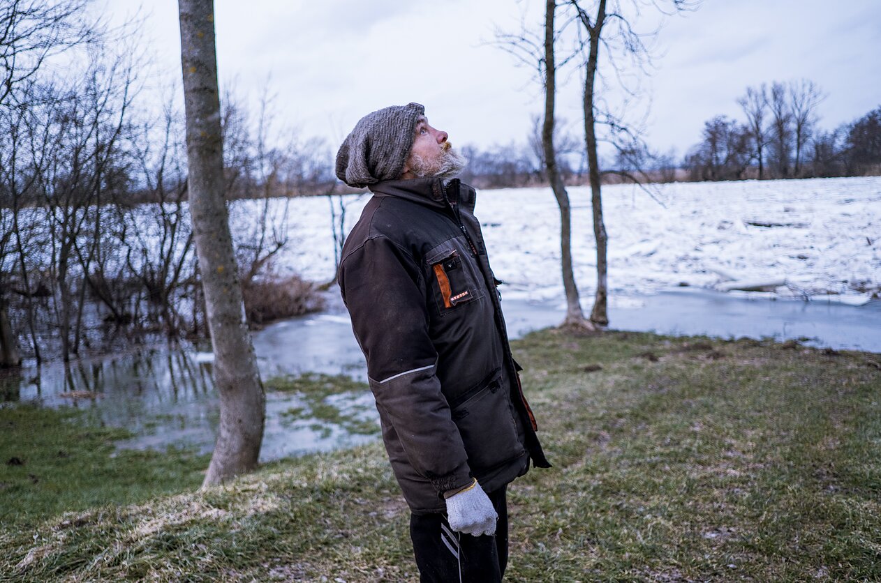 Teiraujuosi, ar norėtų, kad upė čia tekėtų įprastai, o pievos visada būtų sausos? Ilgai nemąstęs Česlovas atsako, kad ne: „Potvynis yra ypatingas įvykis čia.“