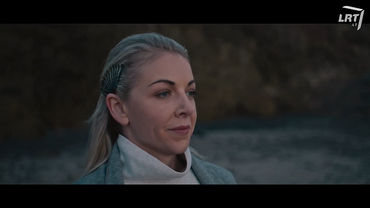 Eurovizija 2021. Airija. Lesley Roy – „Maps“