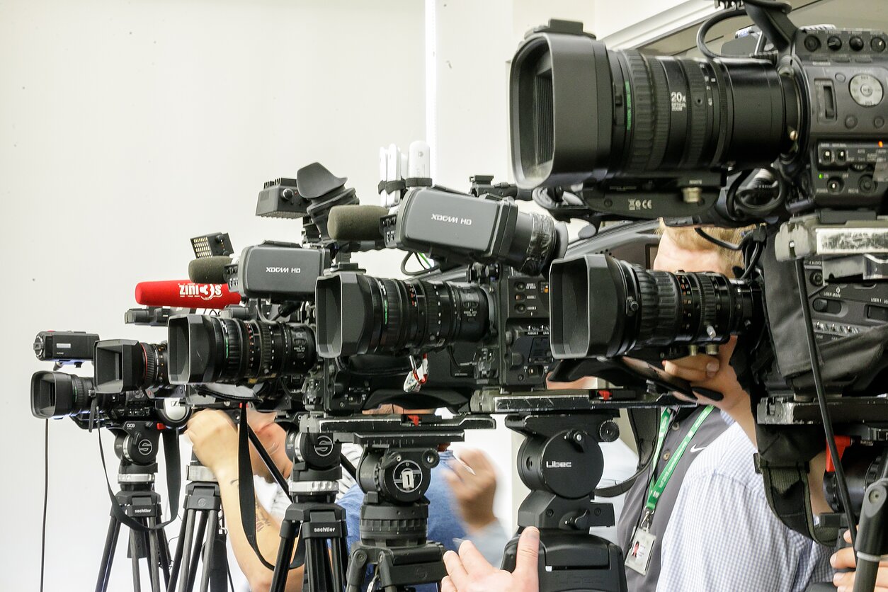 Media (associative image)