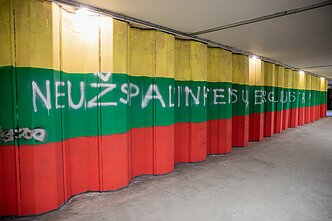 Lietuvos vėliavos spalvomis nudažyta požeminė perėja Lietuvos vėliavos spalvomis nudažyta požeminė perėja