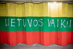 Lietuvos vėliavos spalvomis nudažyta požeminė perėja Lietuvos vėliavos spalvomis nudažyta požeminė perėja