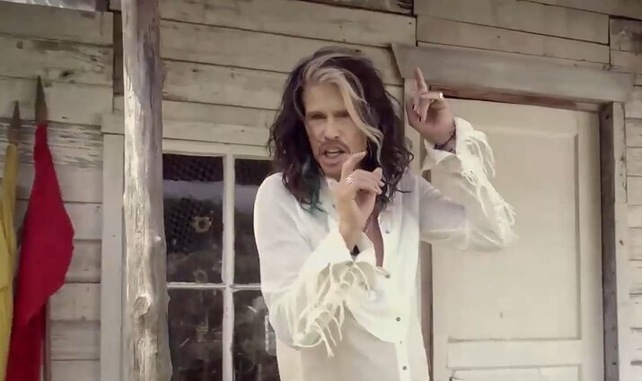 73-ijų metų sukaktį minintis Stevenas Tyleris apie išsigydytą priklausomybę: jei nebūčiau laiku sustojęs, būčiau miręs