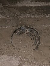 Į paviršių iškilęs nuotekų vanduo Romainių mikrorajone