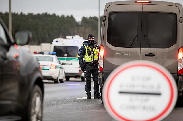 Žinios. Nuo šiandien dviem savaitėms grąžinami judėjimo ribojimai tarp savivaldybių