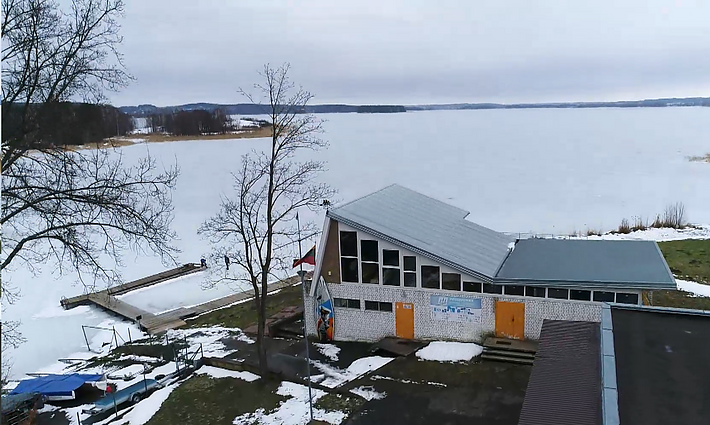 Modernistinis jachtklubas