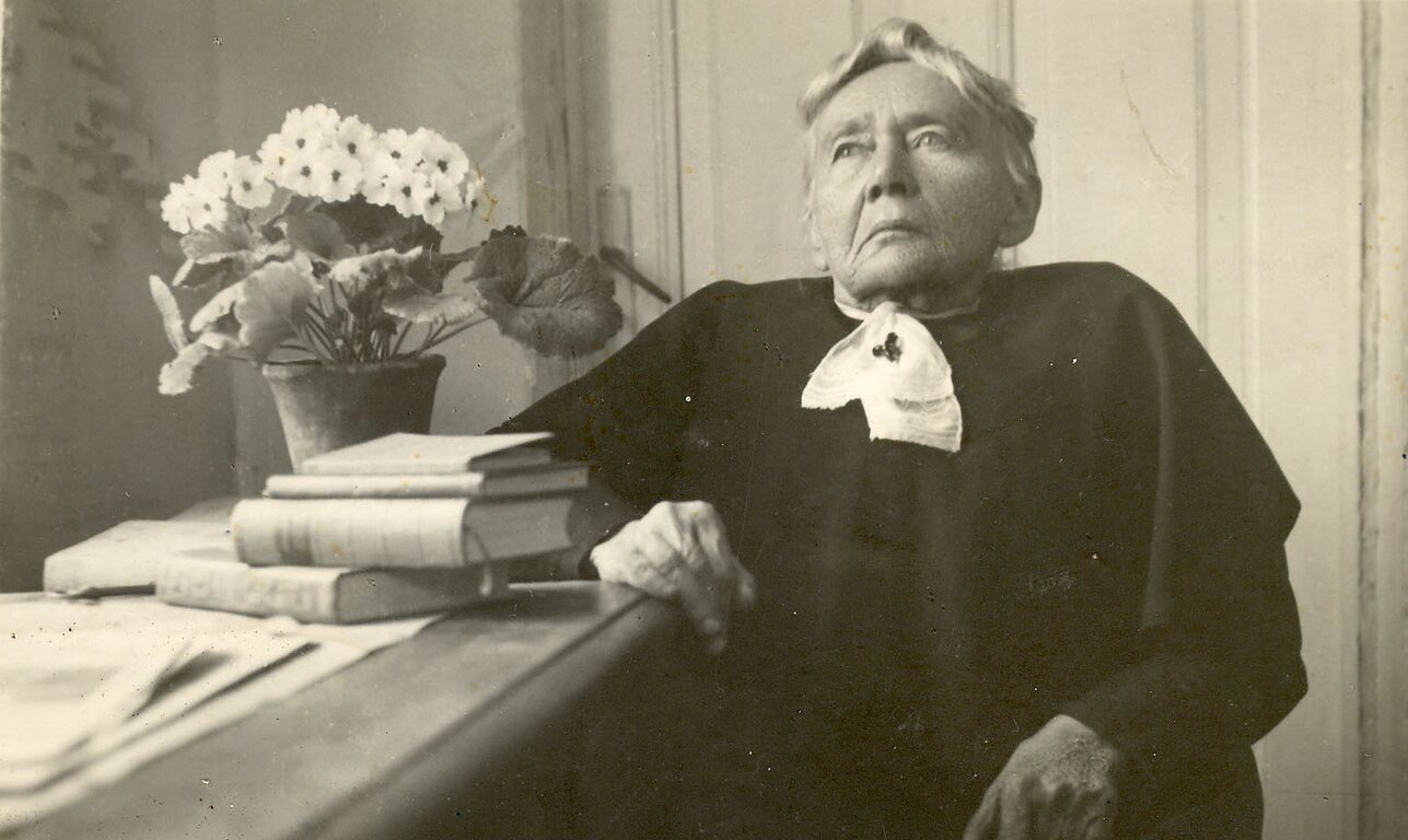 Gabrielė Petkevičaitė-Bitė apie 1940 m. Gabrielė Petkevičaitė-Bitė apie 1940 m.
