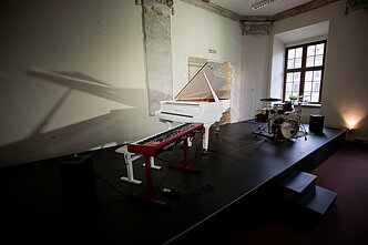 „White Piano Hall“ užsidaro. „Subtilu-Z“