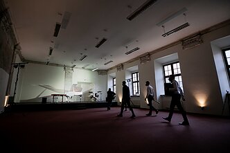 „White Piano Hall“ užsidaro. „Subtilu-Z“