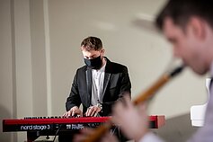 „White Piano Hall“ užsidaro. „Subtilu-Z“