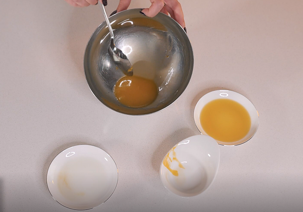 Atsisveikinkite su pleiskanomis natūraliai: greitos plaukų kaukės iš 3 ingredientų receptas