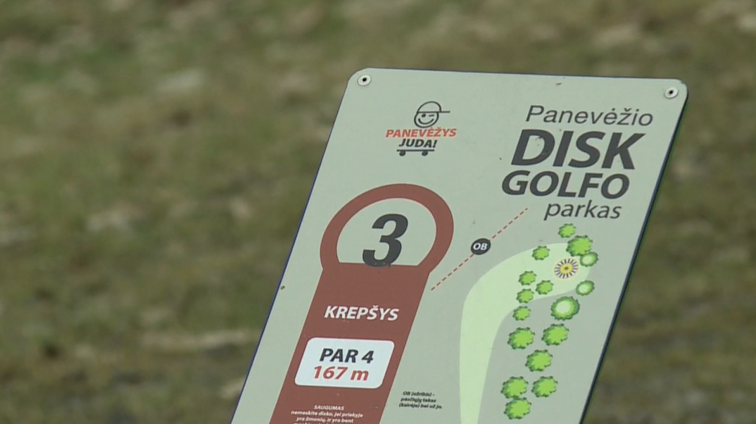 Lietuvoje per karantiną išpopuliarėjo diskgolfas – miestuose vis daugiau kuriama šio sporto aikštelių