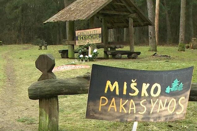 Surengtos simboliškos miško laidotuvės