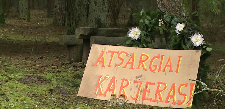 Surengtos simboliškos miško laidotuvės