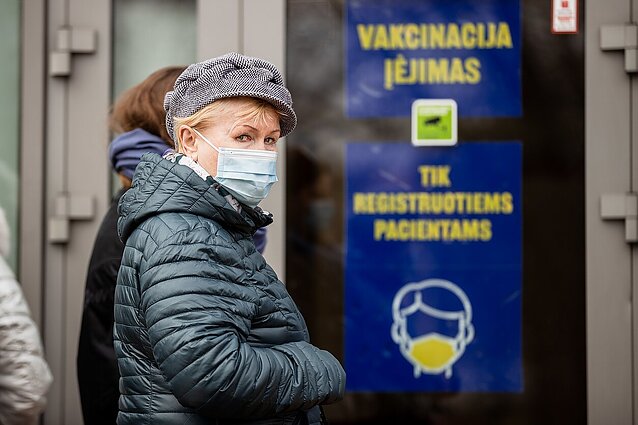 Panorama. Vilnius per Velykas nori paskiepyti per 10 tūkst. žmonių, bet nepanaudotų dozių skirti bet kam neleidžiama