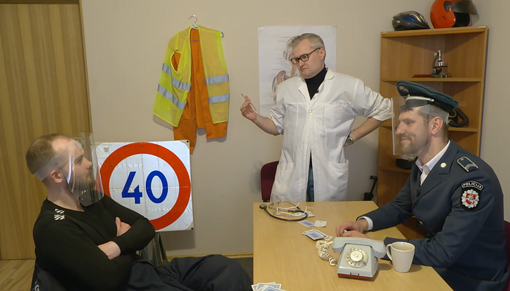 Dviračio žinios. Policininkas ir ugniagesys medikui: paskiepyk mus!