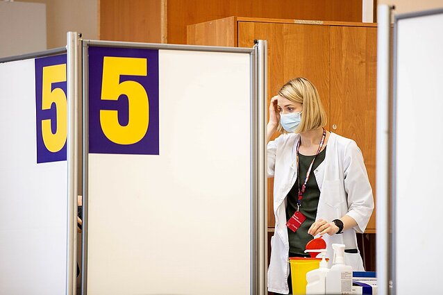 Žinios. Vilnius kviečia 65-erių ir vyresnius gyventojus šiandien skiepytis „Pfizer-BioNTech“ vakcina