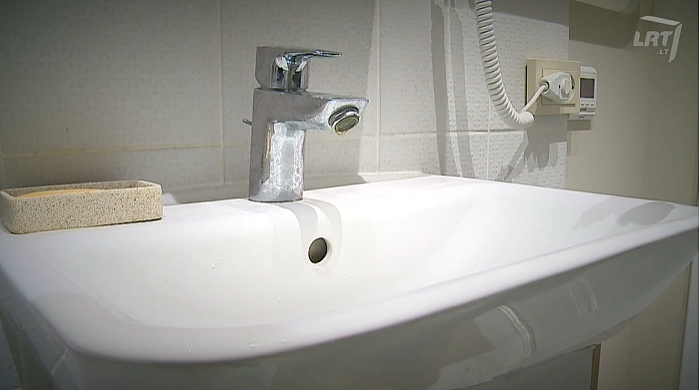 Nuolatinis galvos skausmas – kalkės: kokios valymo priemonės veiksmingos, o su kuriomis tik turėsite vargo?