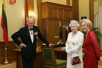 Karalienės Elžbietos II ir princo Philipo vizitas Lietuvoje Karalienės Elžbietos II ir princo Philipo vizitas Lietuvoje