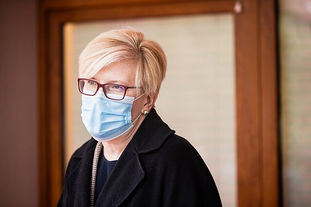 Premjerė po prezidentūros kritikos dėl ilgai trukusio nuotolinio mokymo: į mokyklas buvo galima grįžti nuo kovo