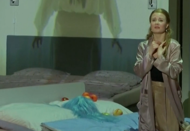 Sopranas Lauryna Bendžiūnaitė-Suzana dainuoja Štutgarto valstybinės operos spektaklyje „Figaro vedybos“ I d.