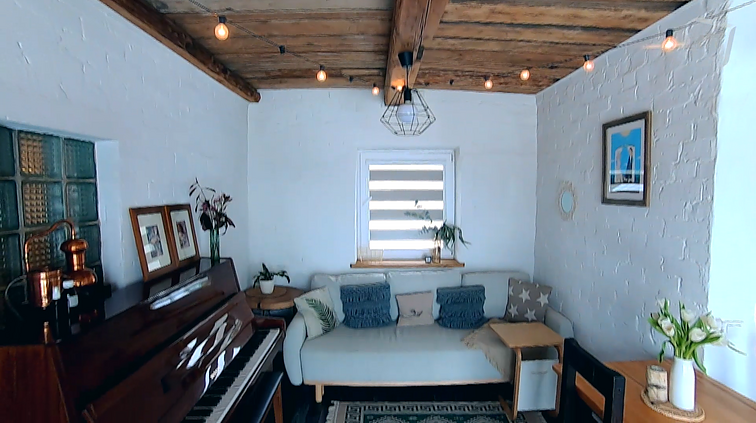 Jauna pora namus įsirengė vištidėje: pinigų stygius privertė ieškoti kūrybiškų ir ekologiškų sprendimų