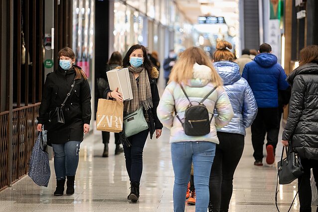 Net ir atlaisvinus karantiną, dalis prekybos centrų parduotuvių nedirbs – nespėjo laiku testuoti darbuotojų