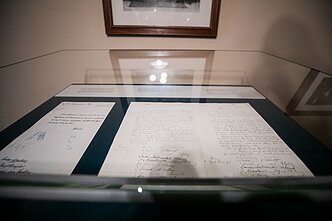 Vasario 16-osios aktas grįžo į Signatarų namus Vasario 16-osios aktas grįžo į Signatarų namus