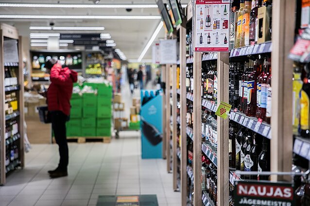 Žinios. PSO skelbia, kad Lietuvoje alkoholio suvartojama mažiau, o šalis nebėra pirma pasaulyje pagal šį rodiklį