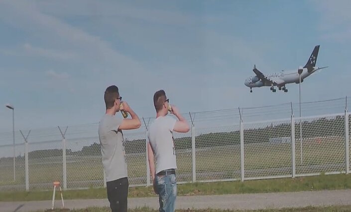 Panorama. Mindaugo Kavaliausko fotografijose – lėktuvų stebėtojai (su vertimu į gestų k.)