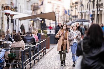 Barai ir kavinės Vilniaus gatvėje; karantinas Lietuvoje