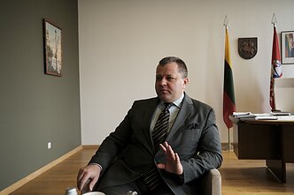 Мантас Адоменас