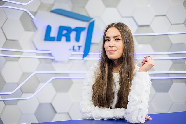 Ramūnas Zilnys kalbina. Jautrią istoriją naujame vaizdo klipe pristačiusi Evgenya Redko išreiškė dėkingumą draugams