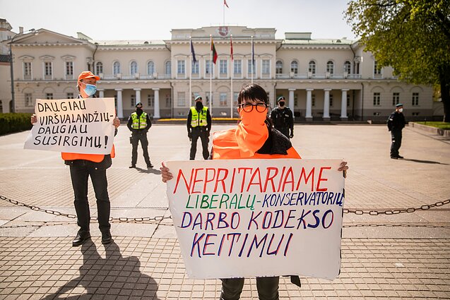 Žinios. Tarptautinę darbo dieną – profsąjungos piketas: reikalaujama didesnio atlygio už darbą, dvigubinti apmokėjimą už viršvalandžius