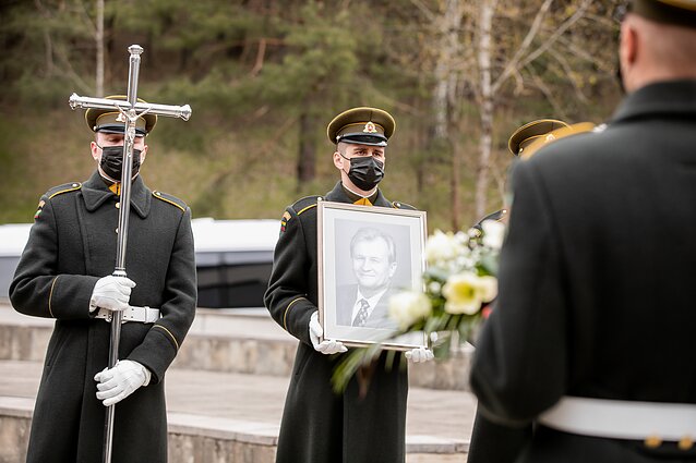 Palaidotas Kęstutis Glaveckas: politikas mirė penktadienį, tą dieną jam suėjo 72-eji