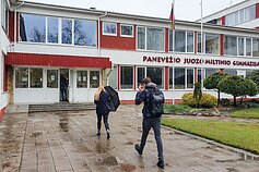 Panevėžio abiturientai grįžta į klases.