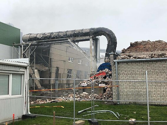 Žinios. Po vakar „Klaipėdos medienoje“ nugriaudėjusio sprogimo ir kilusio gaisro, du darbuotojai tebėra reanimacijoje
