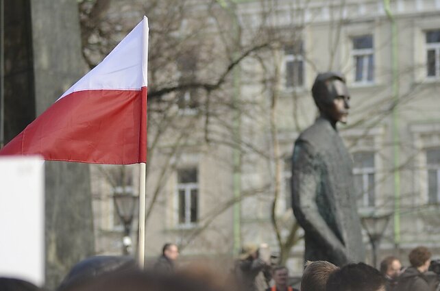 Lenkų tautinė mažuma vis labiau patenkinta demokratija šalyje, tačiau analitikus neramina jų nusisukimas nuo gimtosios kalbos