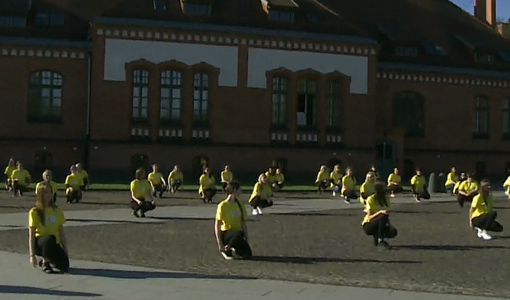 Geltonoji banga ritasi per Lietuvą: šoka ir visa Klaipėdos universiteto bendruomenė