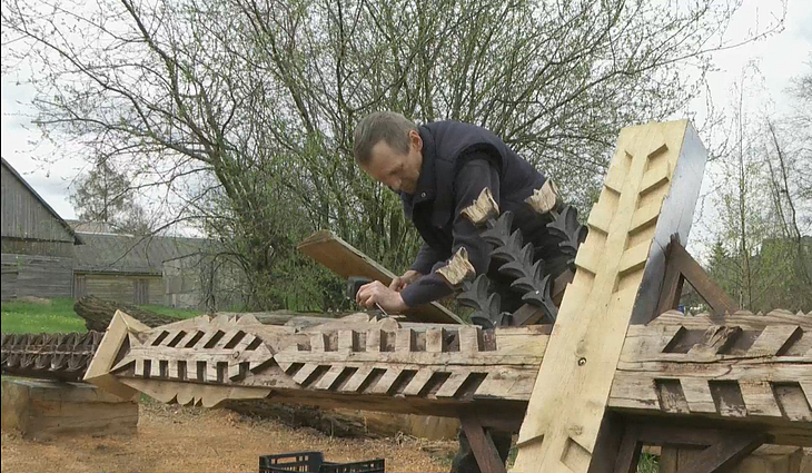 Zigmas Sederevičius drožia Zigmas Sederevičius drožia