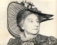 Regina Varnaitė-Misis Soums spektaklyje „Mūsų miestelis“