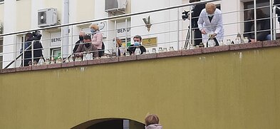 Gedulo žvakutės prie Respublikinės Šiaulių ligoninės Gedulo žvakutės prie Respublikinės Šiaulių ligoninės