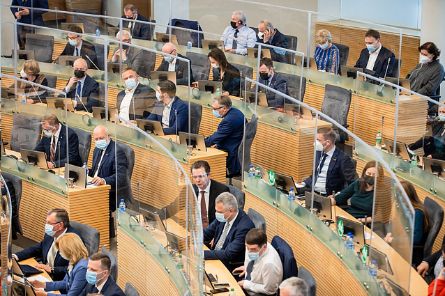 Seimo salė įkaito nuo karštų diskusijų: parlamento nariai „kibo“ vienas kitam į atlapus dėl Šeimų maršo