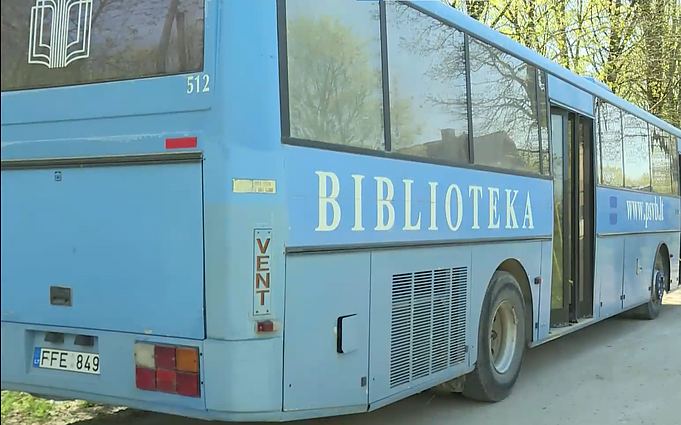 Nelikus bibliotekų, pas skaitytojus atvyksta bibliobusas: Pasvalio rajone per mėnesį toks autobusas aplanko dvidešimt kaimų
