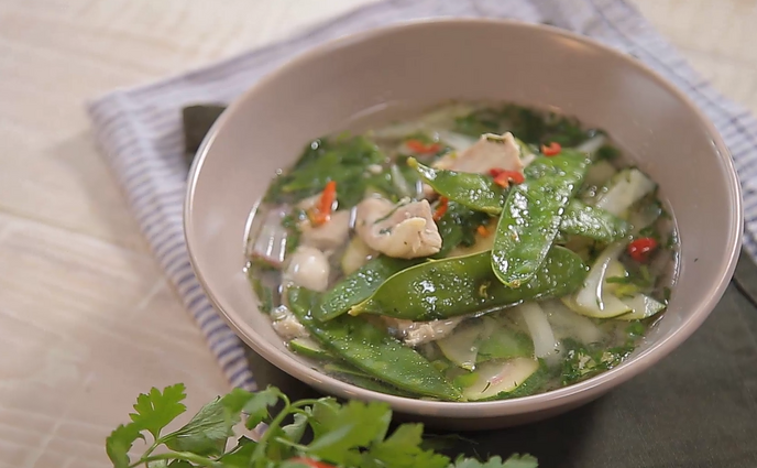 Gaivi sriuba – puiki vakarienė ir atšilus orams: Beata siūlo pasigaminti pavasarišką vištienos sriubą