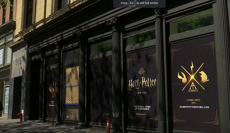 Niujorke „Hario Poterio“ parduotuvėlė gerbėjams pasiūlys pasukų punšo, o čia pat levituos ir keksiukai