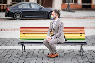 Laisvės partijos frakcijos dovana Vilniui – vaivorykštės spalvų suoliukas Laisvės partijos frakcijos dovana Vilniui – vaivorykštės spalvų suoliukas